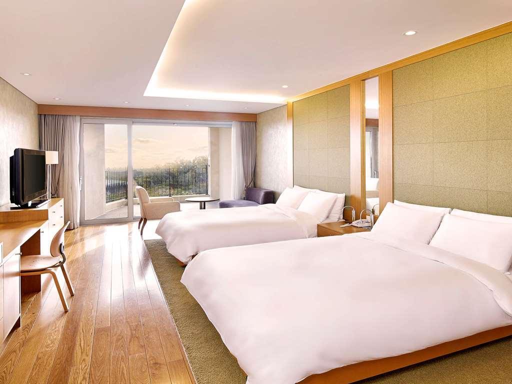 Mercure Ambassador Jeju Seogwipo Eksteriør bilde